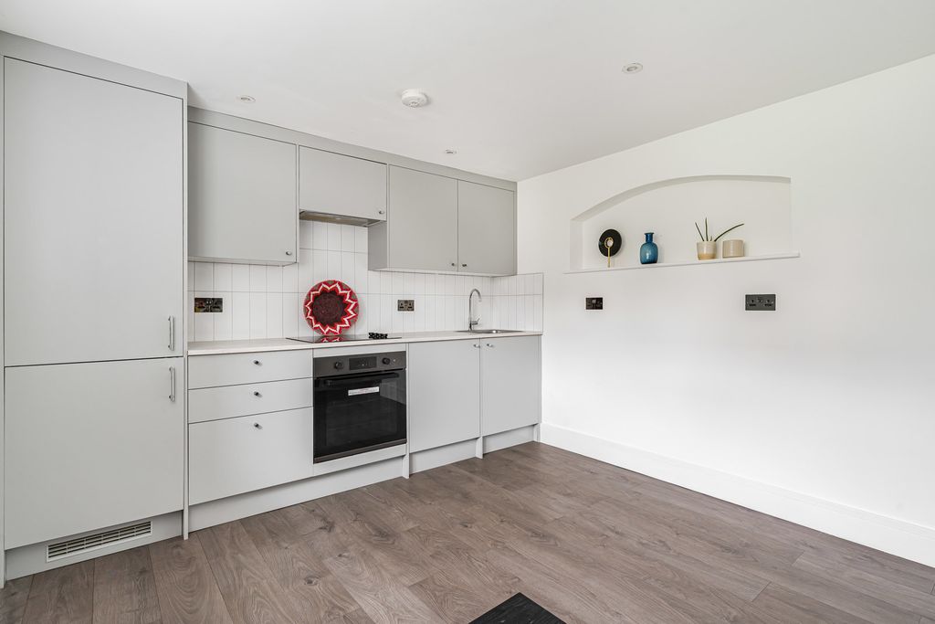 Property photo 3 of 15 Reception/Kitchen