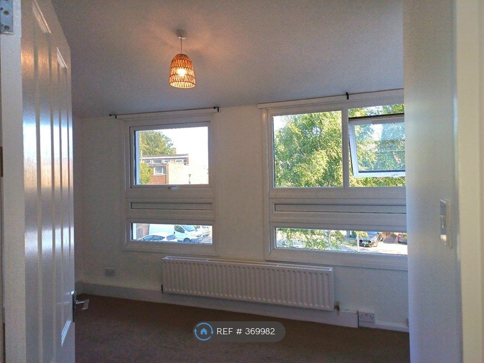 Property photo 3 of 8 Living Room