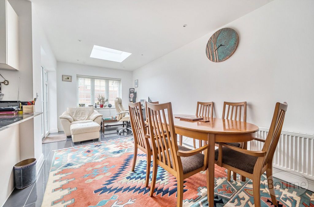 Property photo 3 of 18 Picture 3