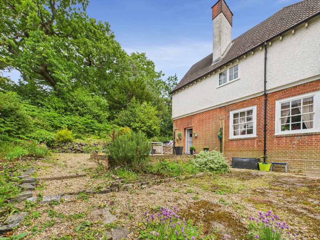 Property photo 2 of 20 4338451