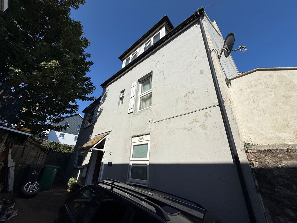 Property photo 2 of 18