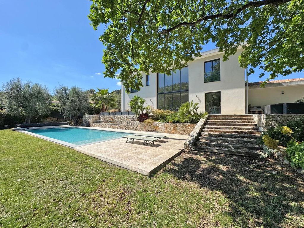 Property photo 2 of 23