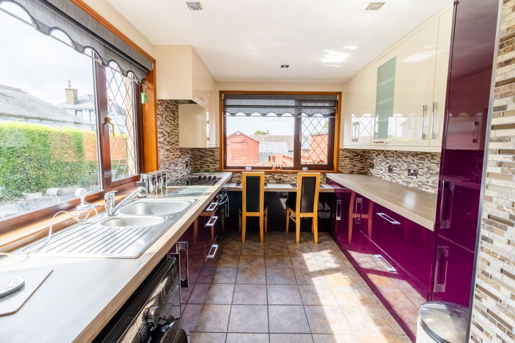 Property photo 3 of 25 Breakfasting Kitchen