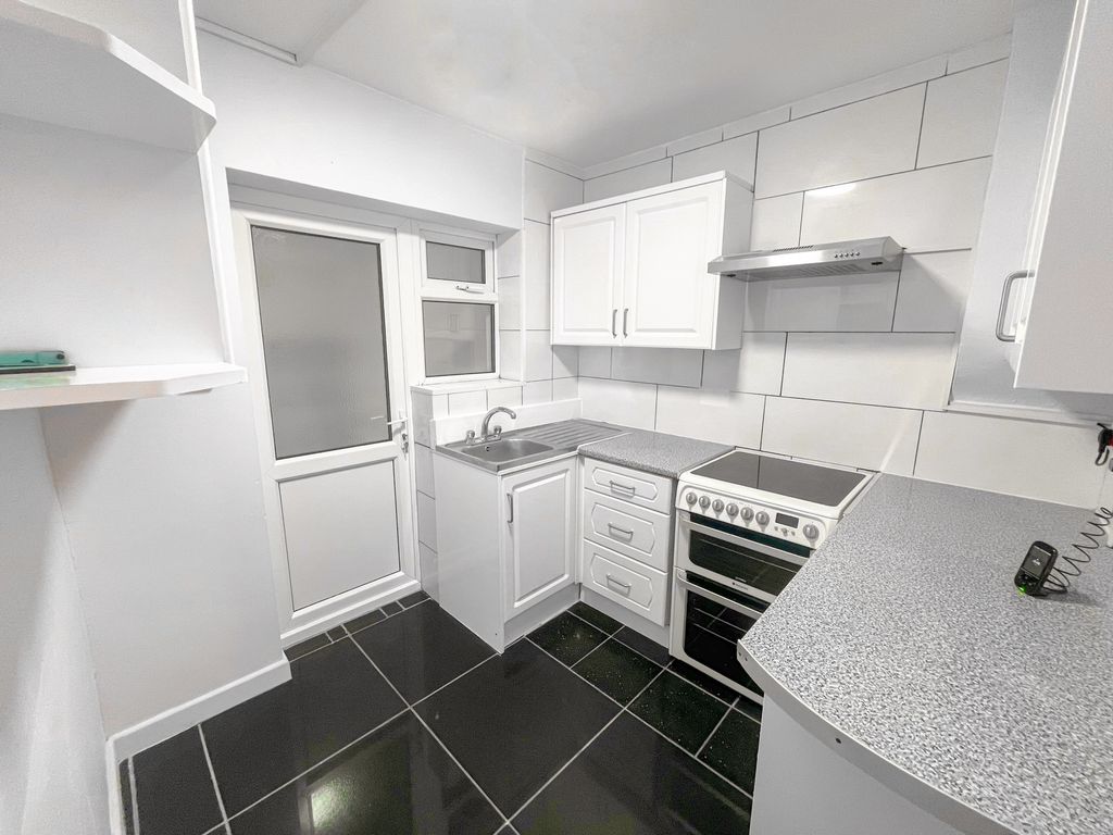 Property photo 3 of 10 Photo 7