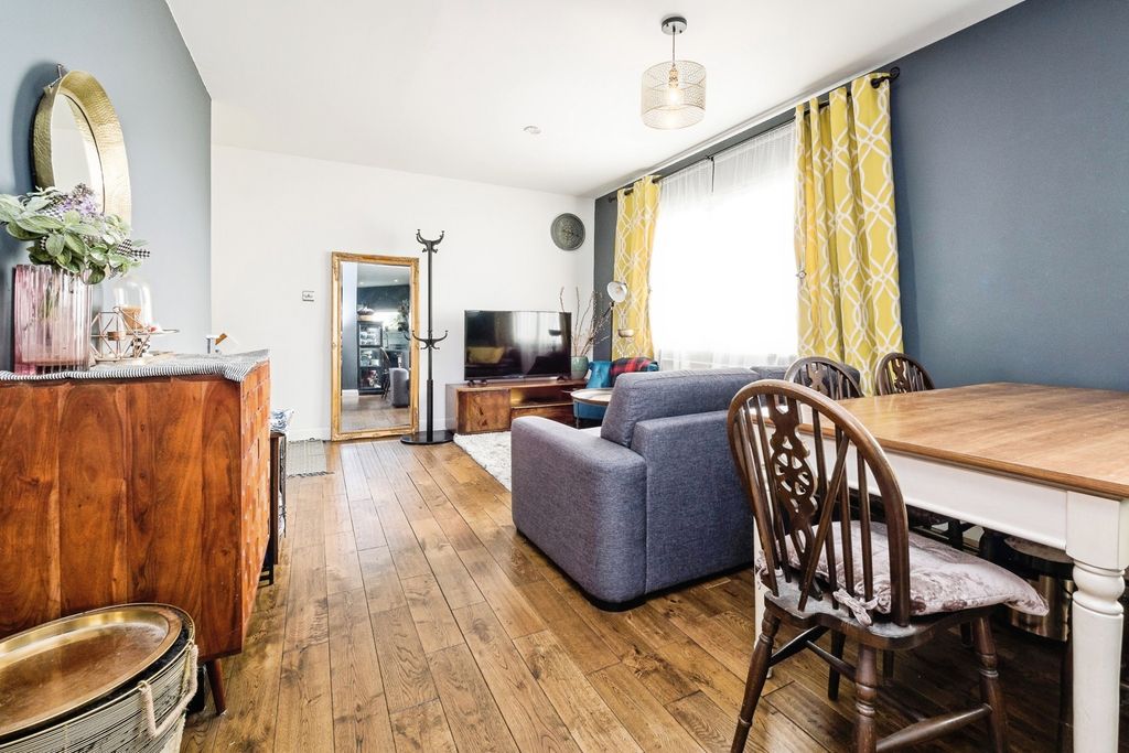 Property photo 2 of 16 Photo