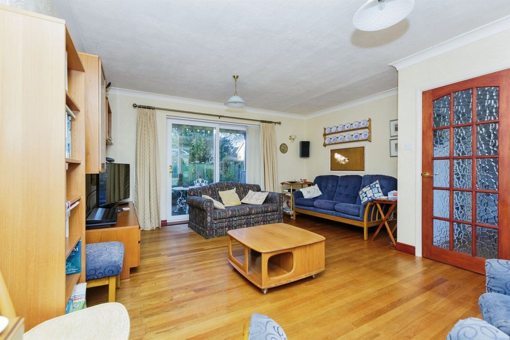 Property photo 2 of 20