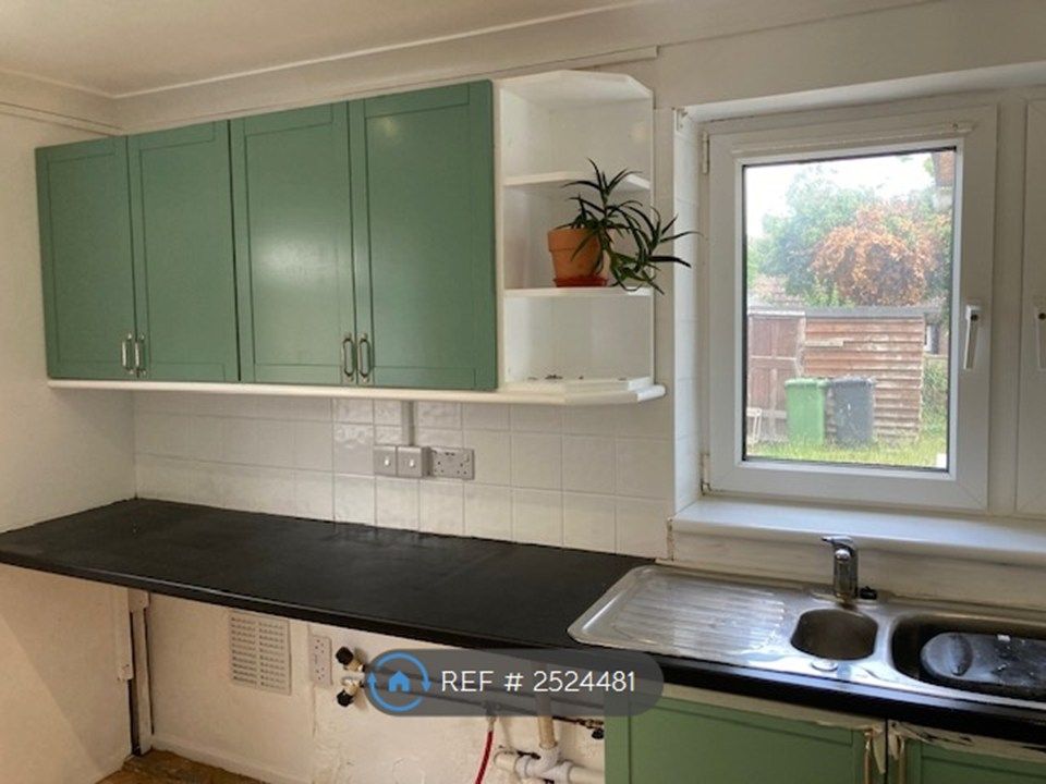 Property photo 2 of 10 Kitchen