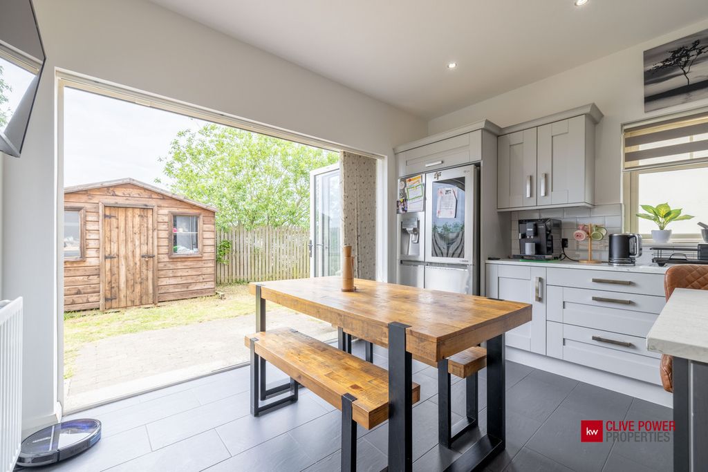 Property photo 2 of 37