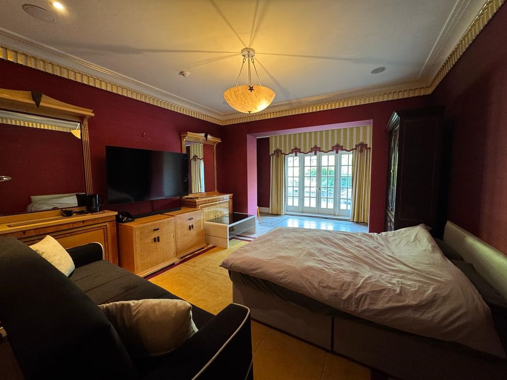 Property photo 1 of 3