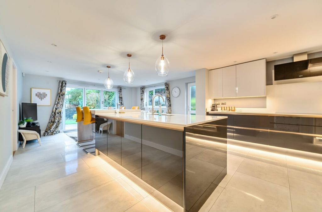 Property photo 3 of 30 1397812-17-6966Bbd41A116