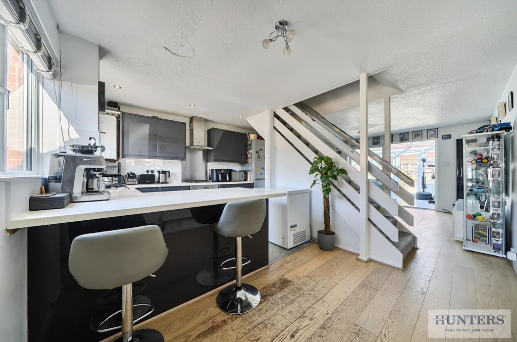 Property photo 2 of 19 34ee6dc7-c37E-4Bef-Bf8E-16F7418F2E26.Jpg