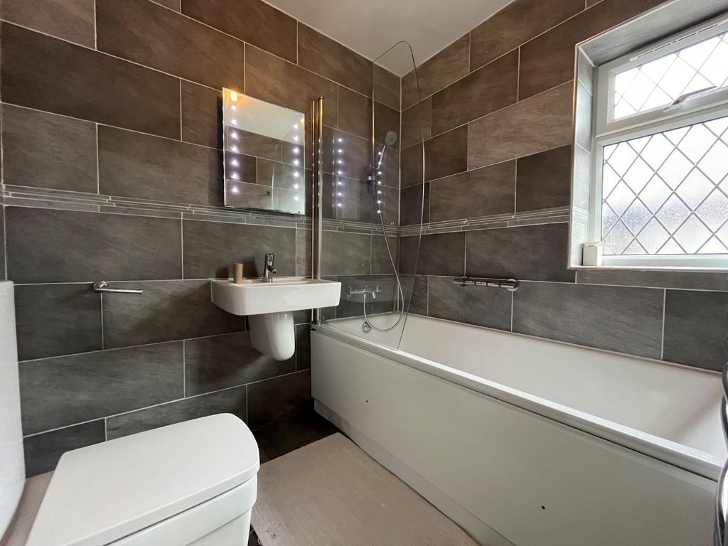 Additional image 11 of 4 bed detached house for saleGreenhill Avenue, Luton, Bedfordshire LU2