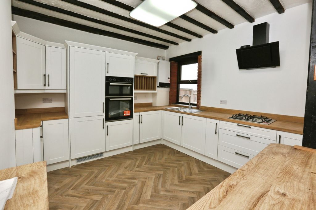 Property photo 2 of 12 Kitchen