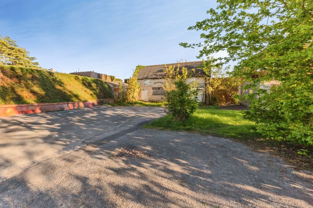 Property photo 2 of 11