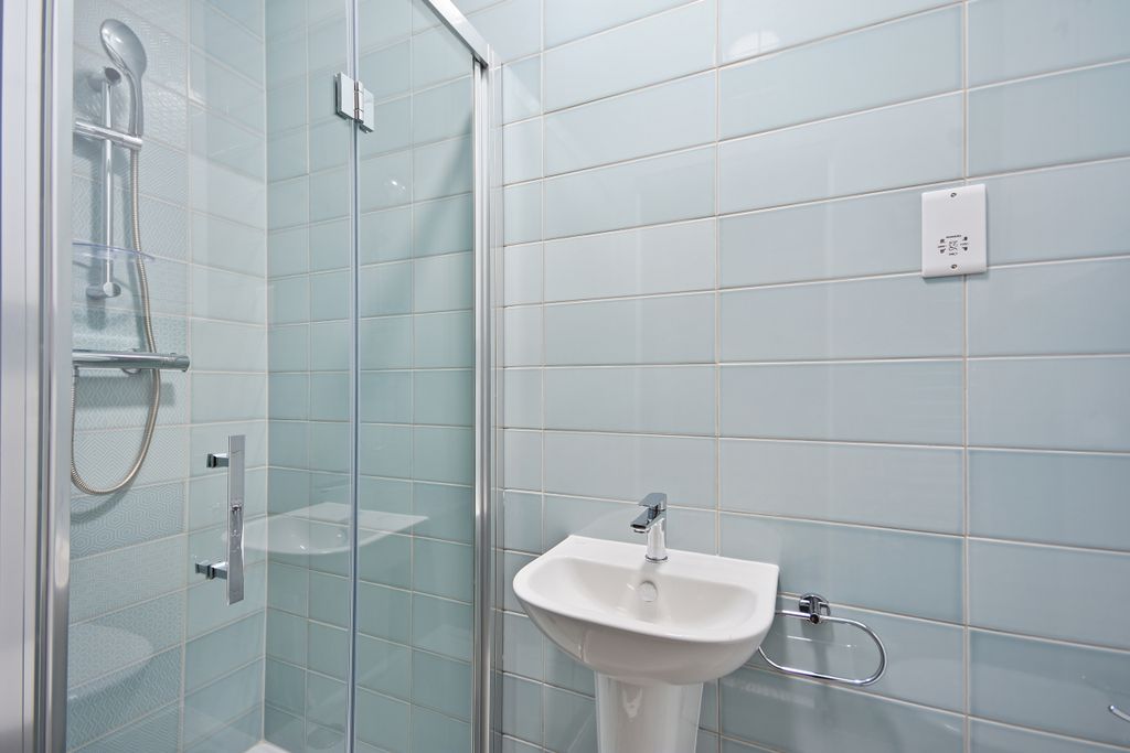 Property photo 2 of 3 Cs - 341A Station Road - Flat 2 Ensuite3 (1).Jpg