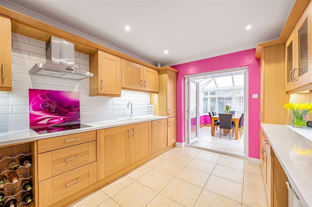 Property photo 3 of 23 Kitchen