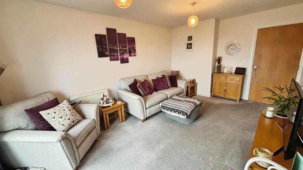 Property photo 2 of 10 Lounge