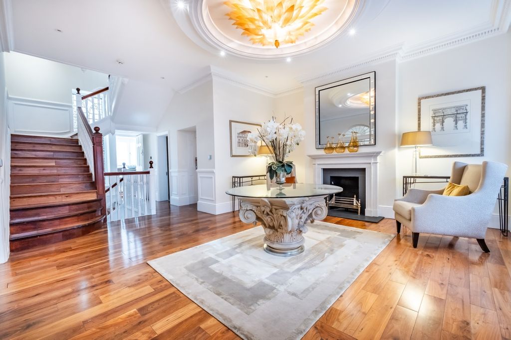 Property photo 3 of 28 Herbert-Crescent-04