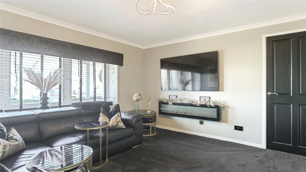Property photo 3 of 20 Living Room