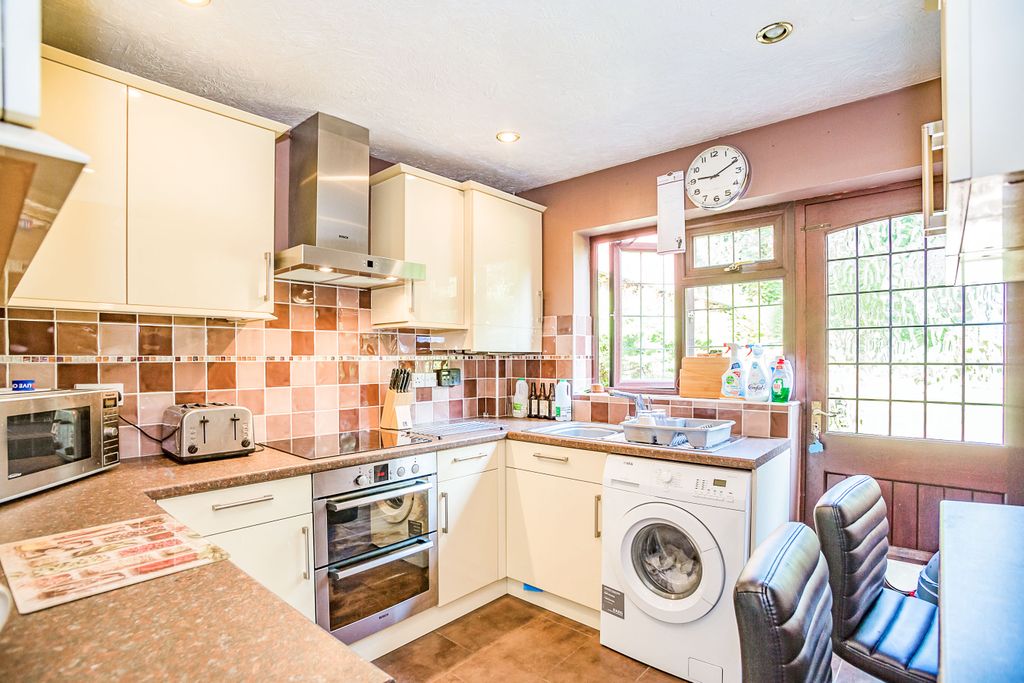 Property photo 3 of 8 Kitchen.Jpg