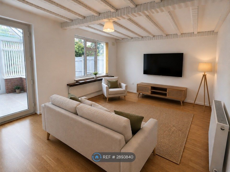 Property photo 1 of 14 Spacious Living Room
