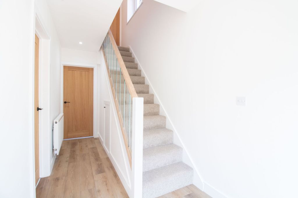 Property photo 2 of 37