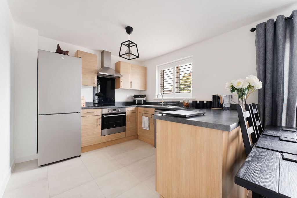 Property photo 2 of 20