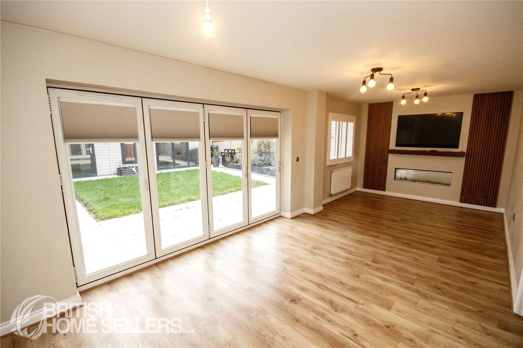 Property photo 2 of 25 Picture No. 16