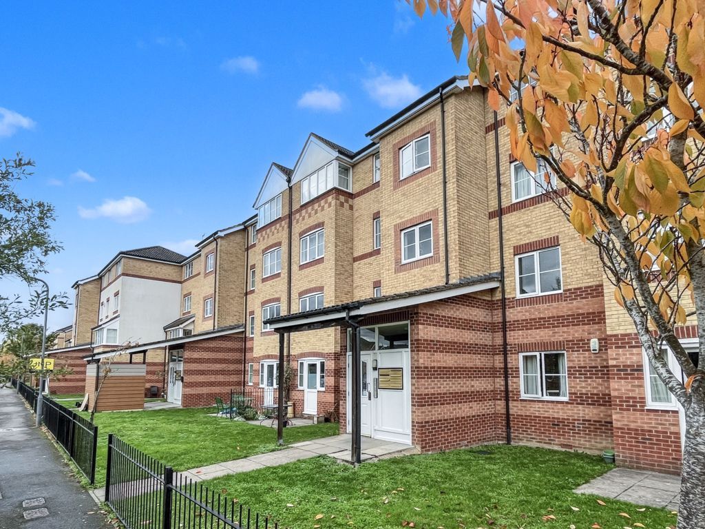 Property photo 1 of 8 Photo 6