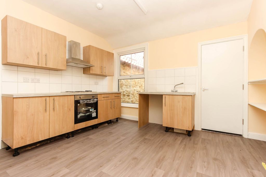 Property photo 2 of 6 Kitchen