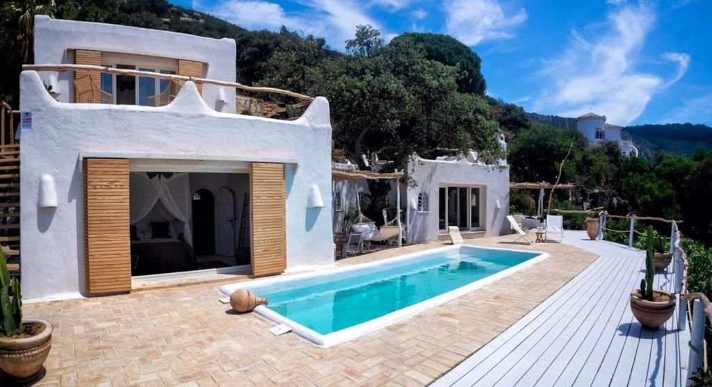 Property photo 1 of 8