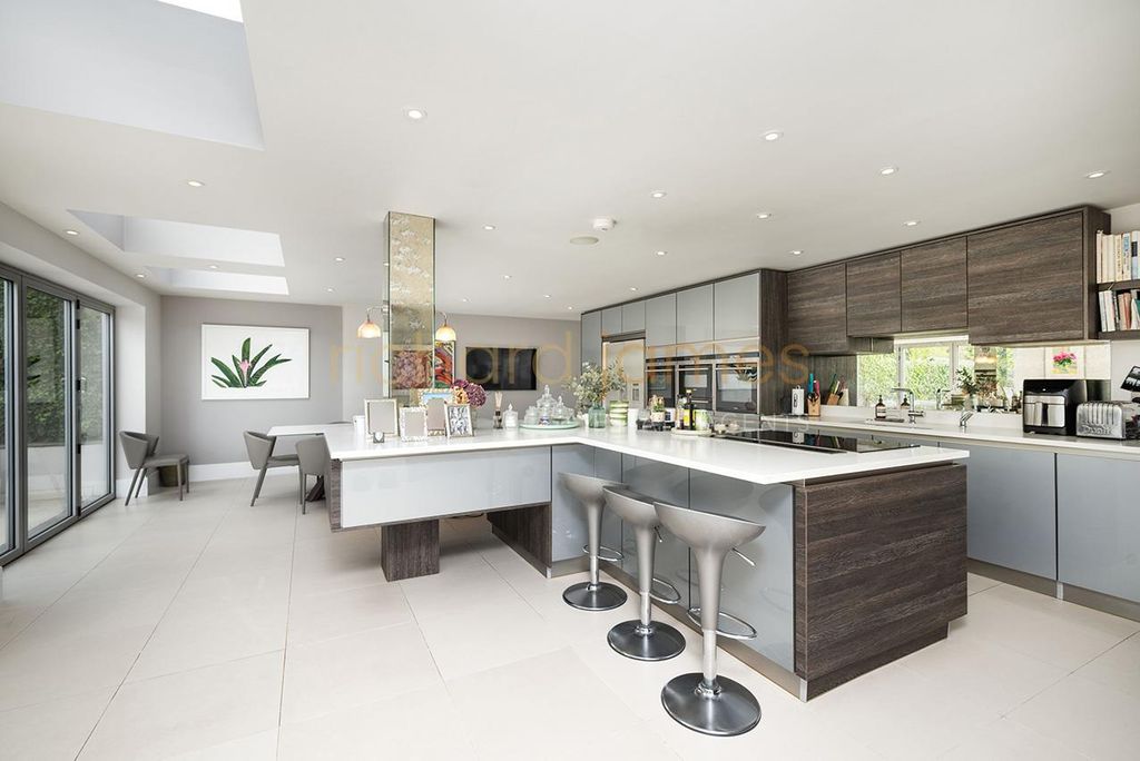 Property photo 3 of 24 W22.Jpg