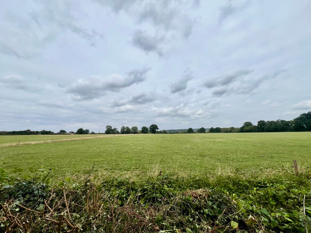 Property photo 2 of 13 Img_8143