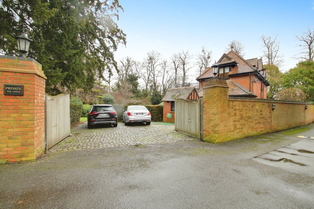 Property photo 1 of 21