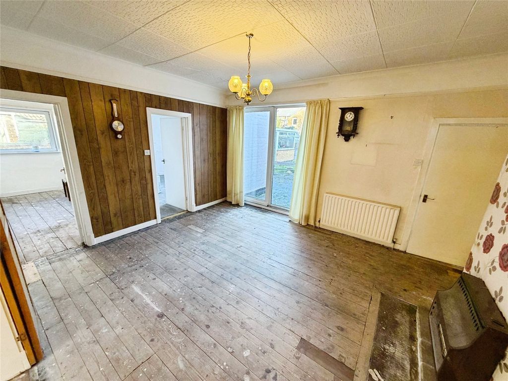 Property photo 3 of 19 Dining Room