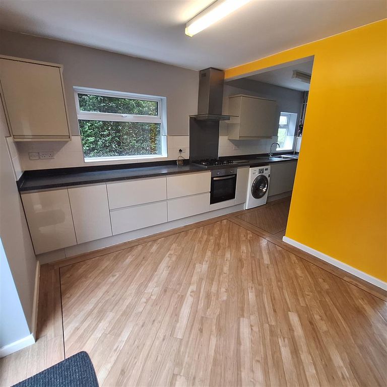 Property photo 3 of 10 Kitchen (2).Jpg