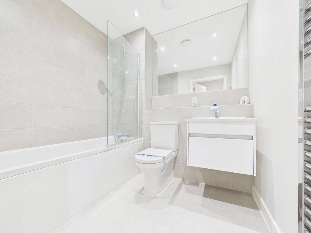 Property photo 3 of 13 Bathroom