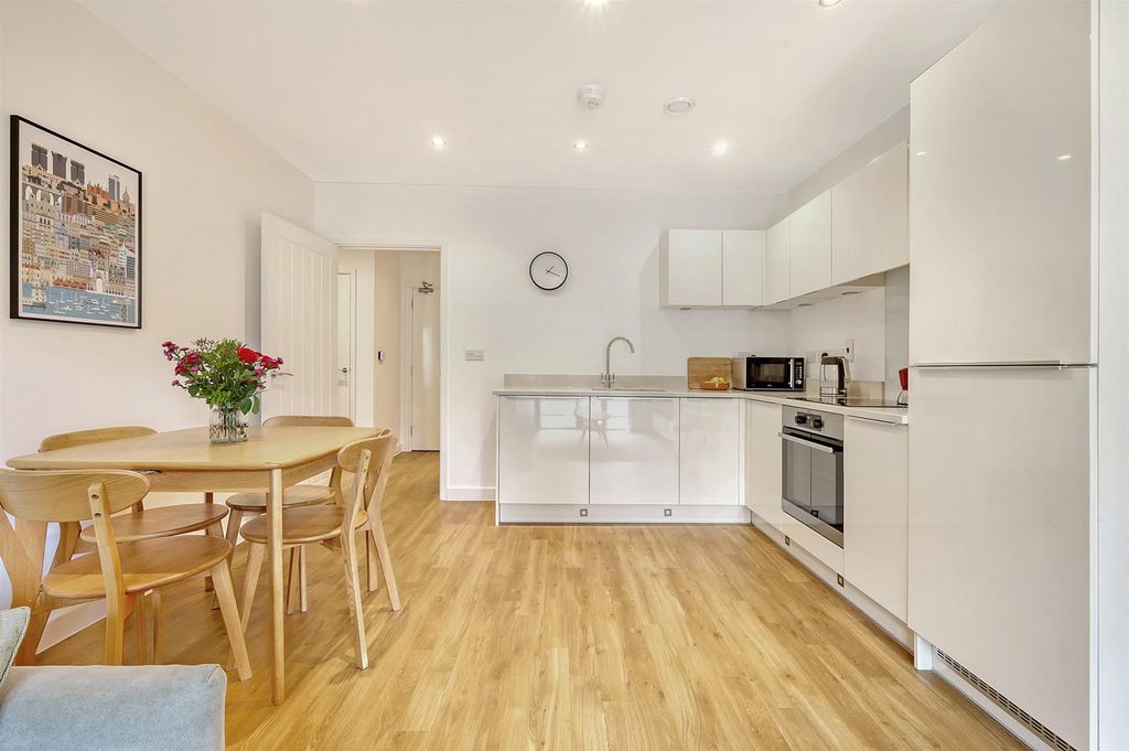Property photo 2 of 16 14