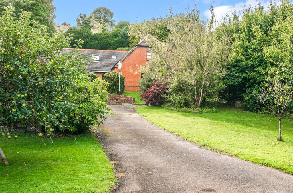 Property photo 2 of 25