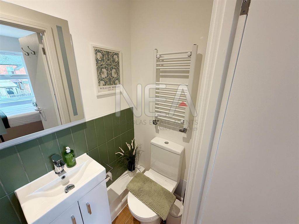 Property photo 3 of 9 Ensuite