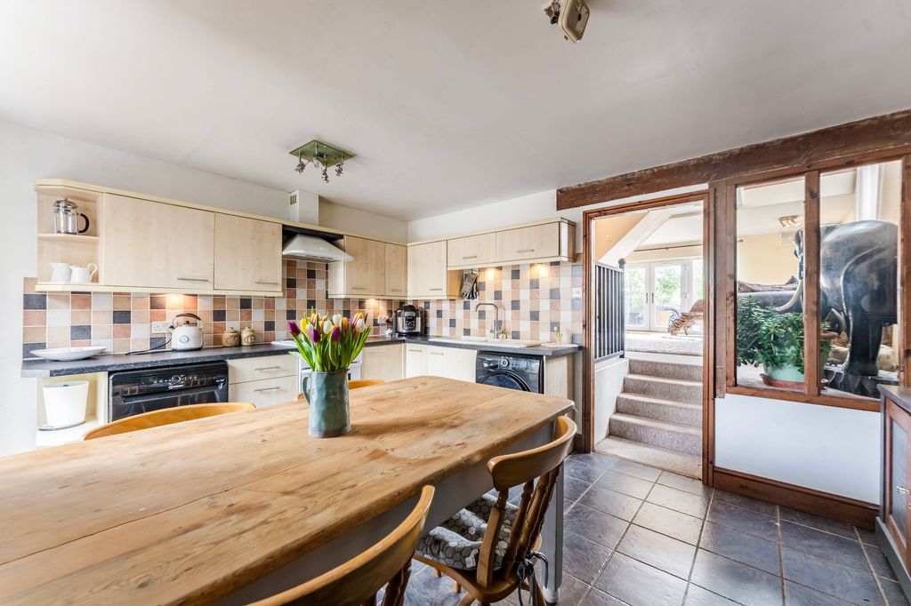 Property photo 3 of 20