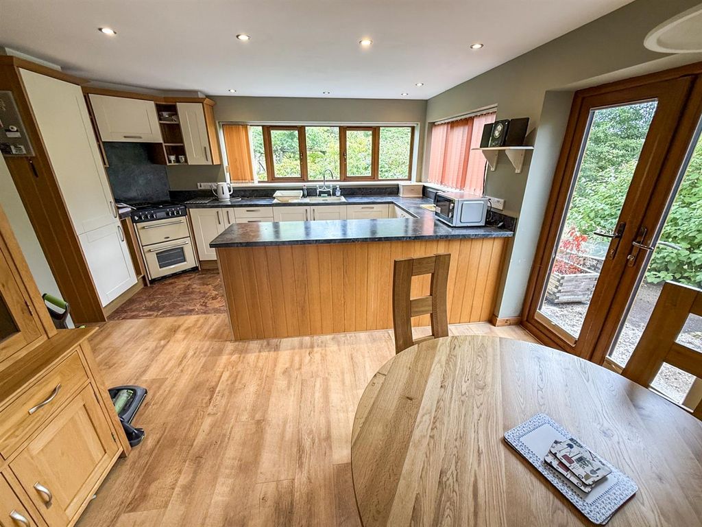 Property photo 3 of 23 Kitchen/Dining Room
