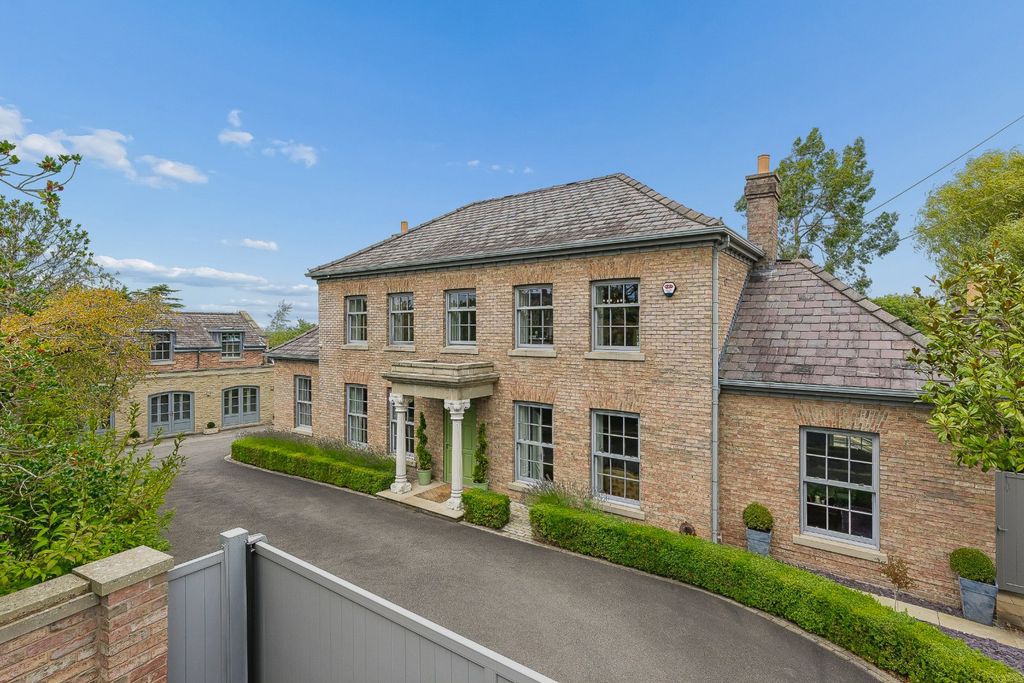 Property photo 1 of 62 St Andrew House