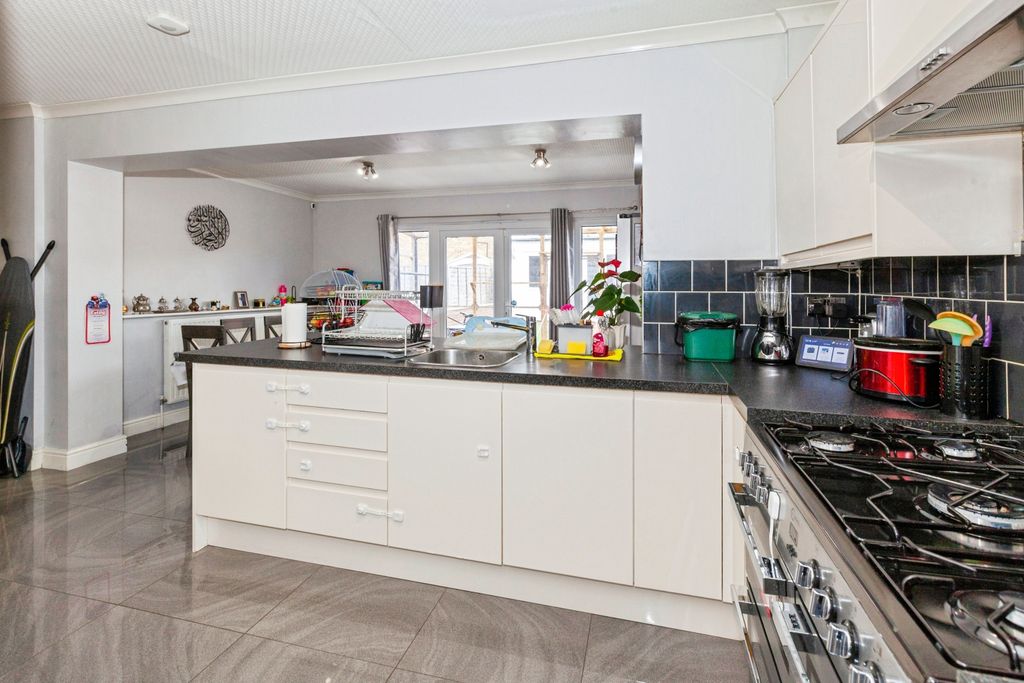 Property photo 1 of 19 Kitchen