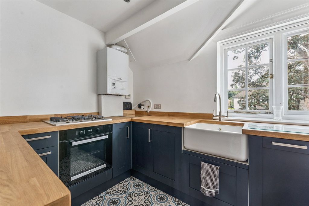 Property photo 2 of 8 Kitchen