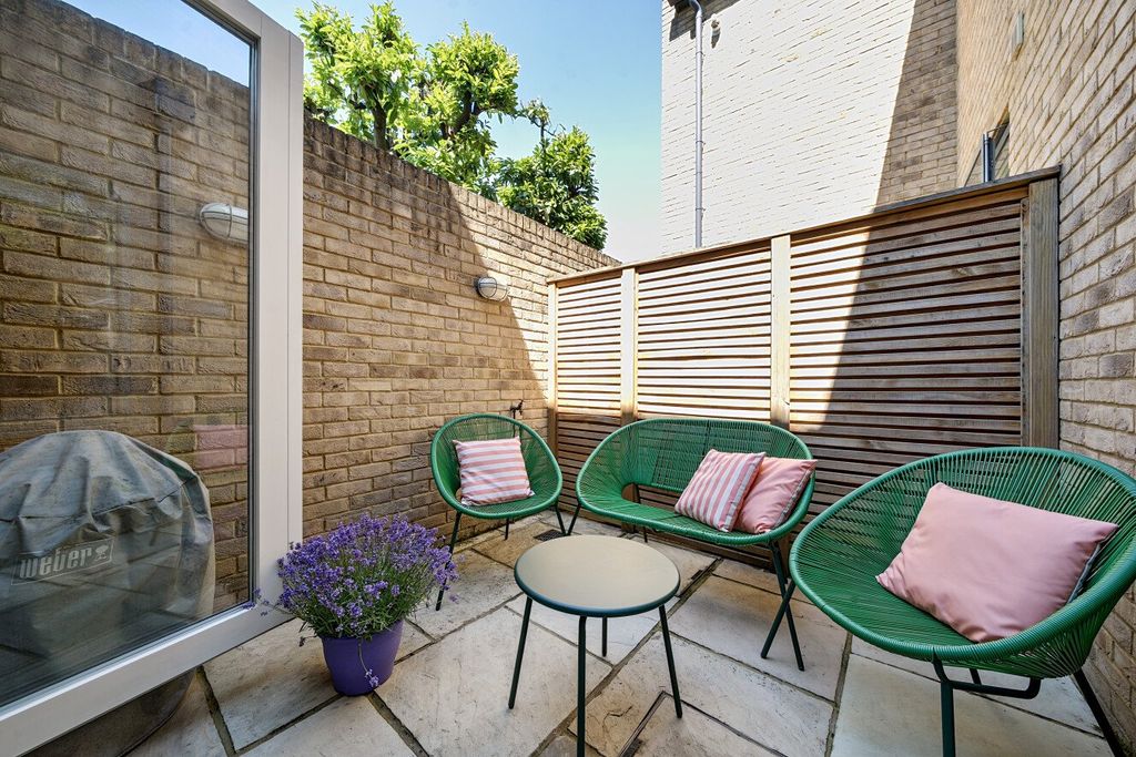 Property photo 2 of 11 Picture No. 16