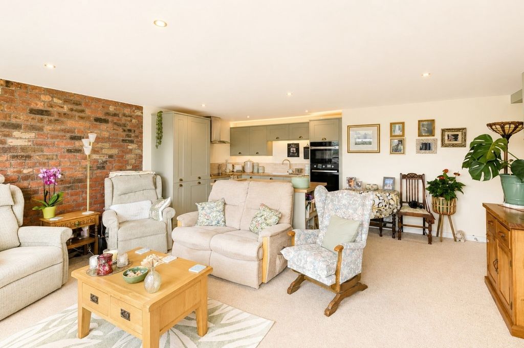 Property photo 3 of 18 Valley Mill Ewemove Elland (10)