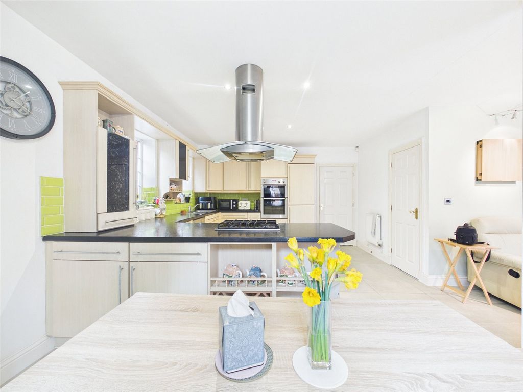 Property photo 3 of 22 Picture No. 25