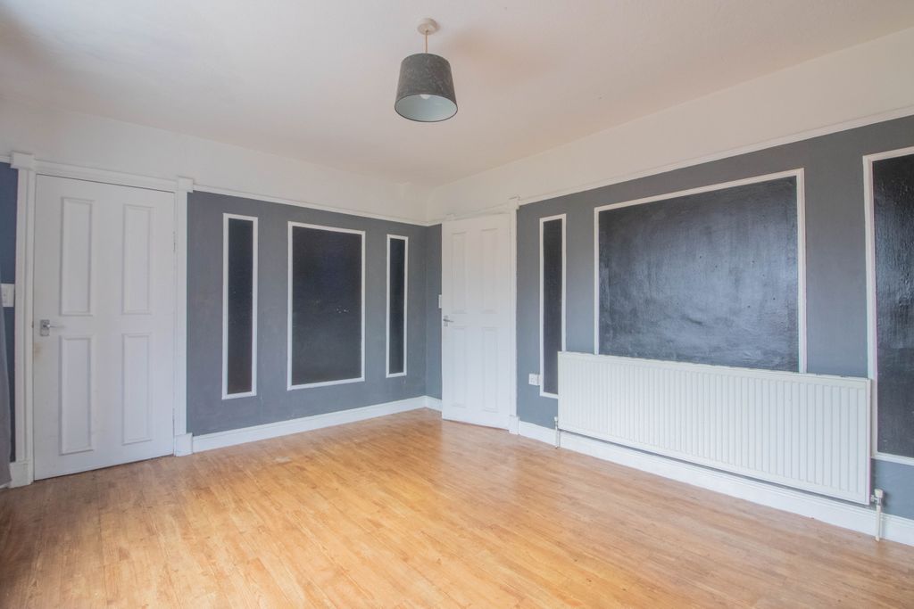 Property photo 3 of 13 Alderton-1