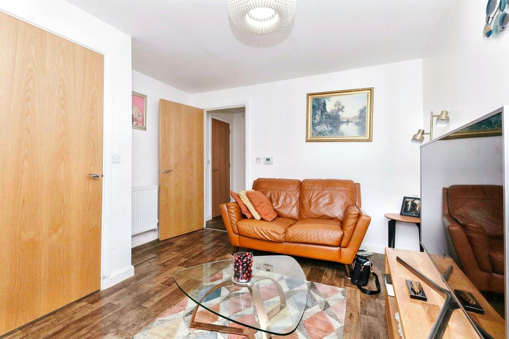 Property photo 2 of 17